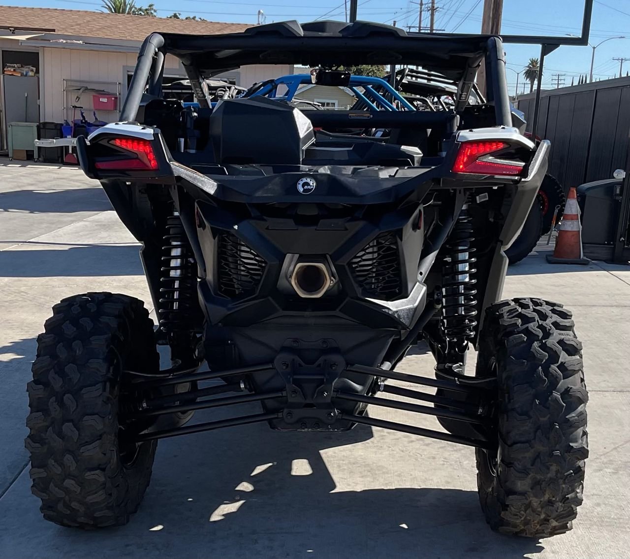 2023 Can-Am Maverick X3 DS Turbo 64 – Low-Hour High-Performance UTV for Sale - Image 2