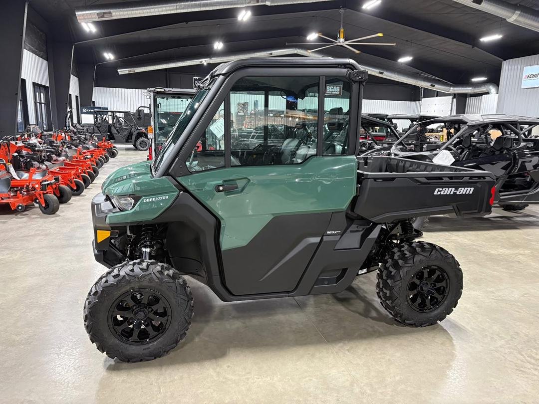 2026 Can-Am Defender HD-9 Cab with Heat - Image 5