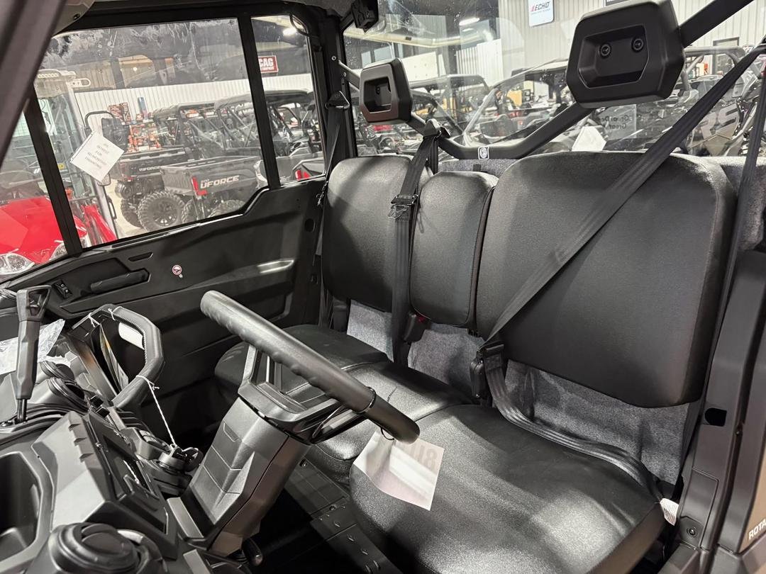 2026 Can-Am Defender HD-9 Cab with Heat - Image 4