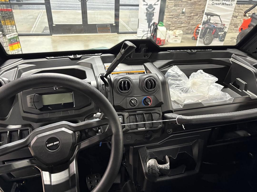 2026 Can-Am Defender HD-9 Cab with Heat - Image 3