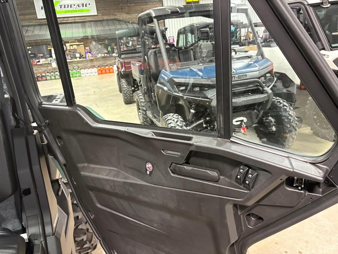 2026 Can-Am Defender HD-9 Cab with Heat - Image 2